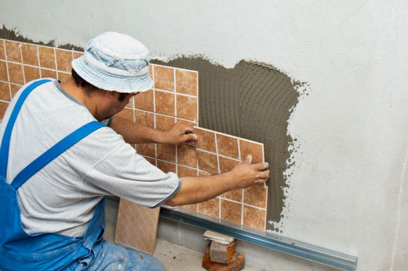 Как правильно приклеить плитку на плиту ОСБ: нюансы работы со стенами и полом