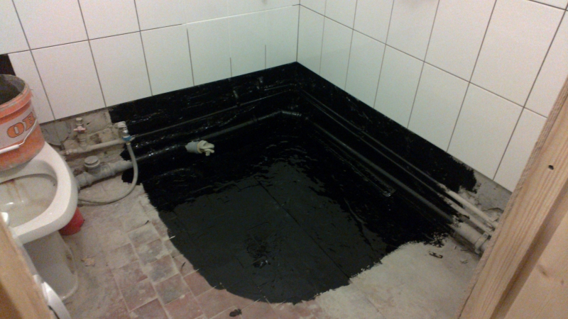 Гидроизоляция пола в ванной под плитку: материалы
