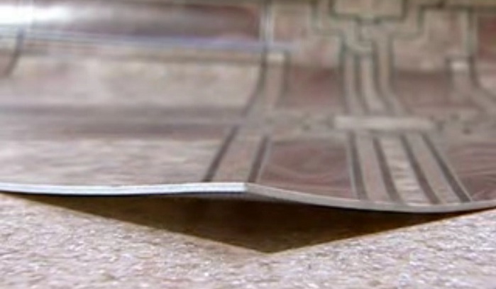 Как правильно приклеить линолеум к бетонному полу