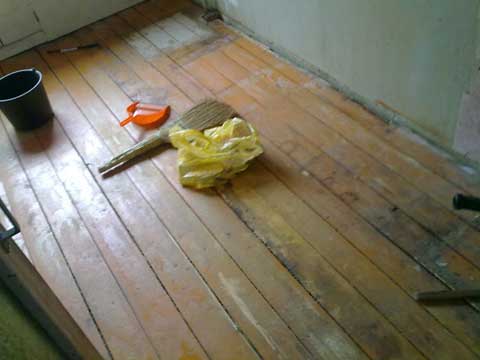 Как самостоятельно положить плитку на деревянный пол