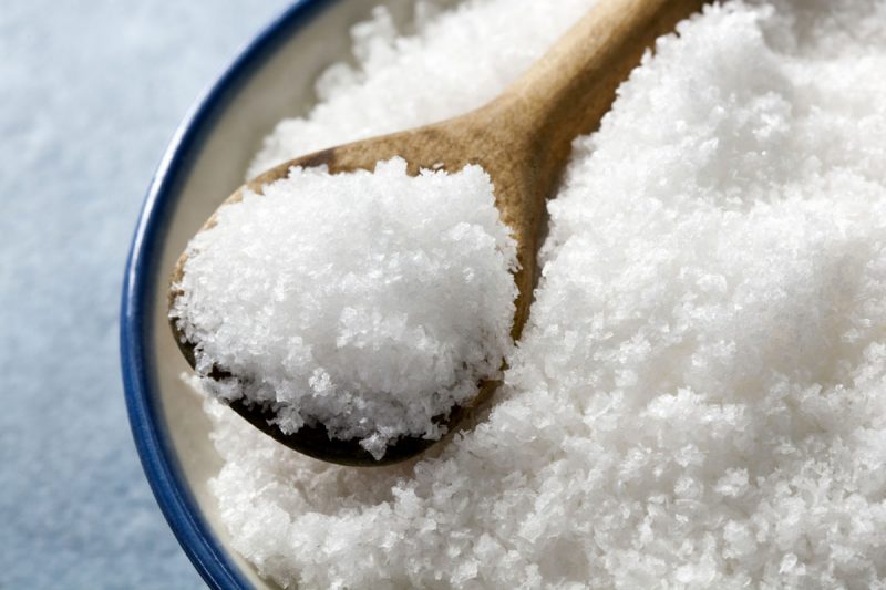 Удалить жир можно солью