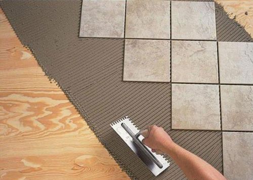 Как положить керамическую плитку на деревянный пол: инструкция с видео