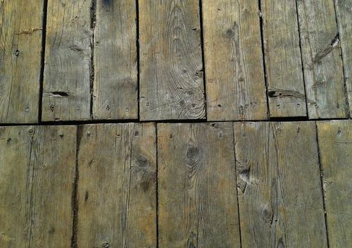 Как выровнять деревянный пол не срывая доски - несколько способов