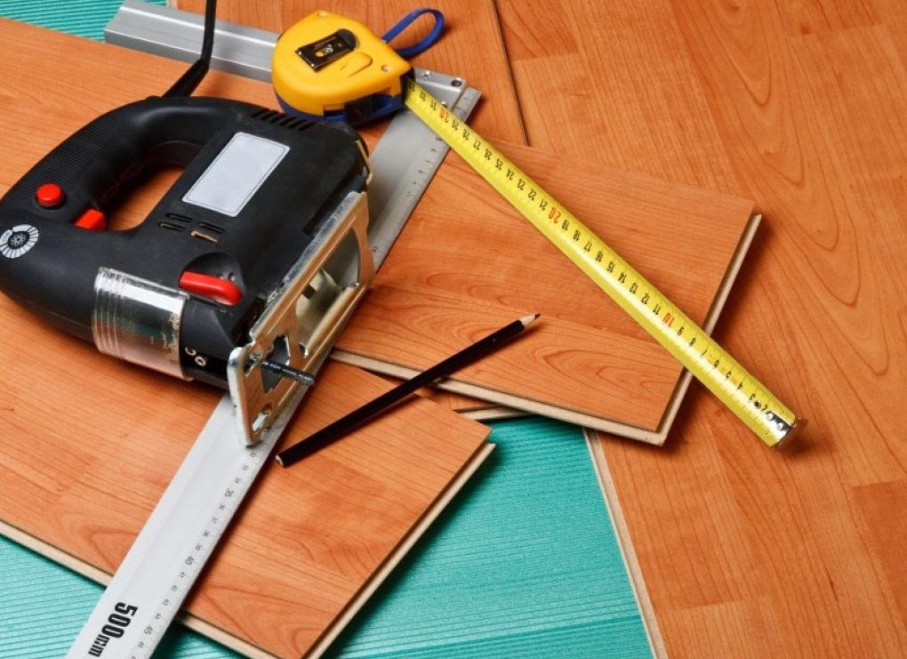Все необходимые инструменты для укладки ламината можно купить в любом строительном магазине 