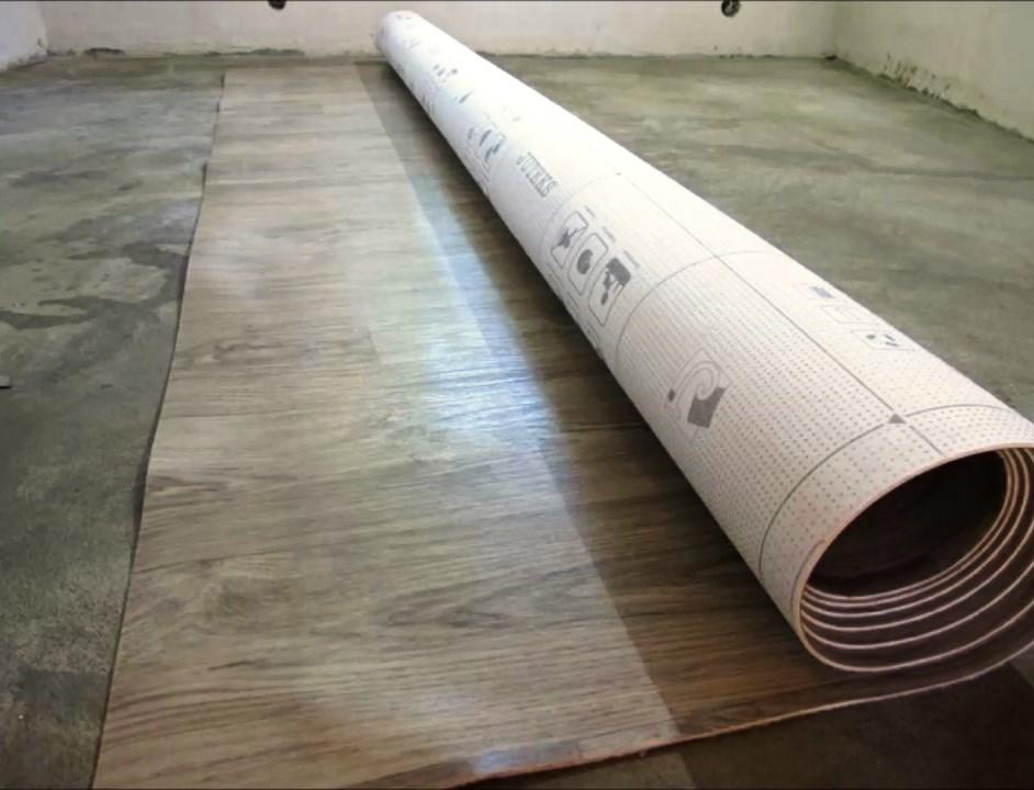 Перед тем как приступать к укладке линолеума на бетонный пол, следует сперва убрать старое покрытие и очистить поверхность пола 