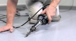 Как положить линолеум на бетонный пол