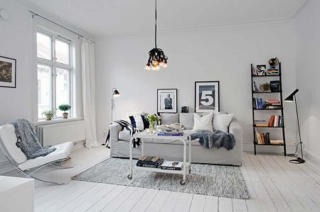 Пол из белой доски в комнате в скандинавском стиле