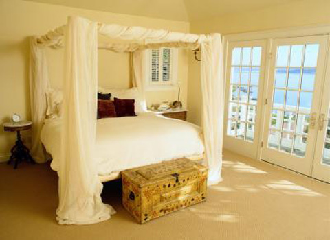neutral-carpet-complements-virtually-any-bedroom-decor