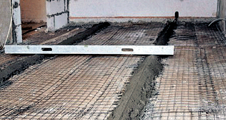 выраваниваем уровнь бетонной стяжки