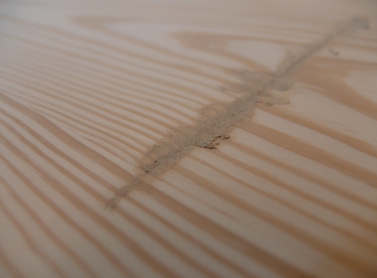 Точечная шпаклевка деревянной поверхности