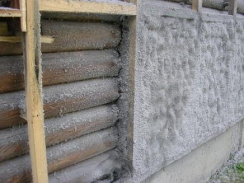 Утепление стен бревенчатого дома эковатой