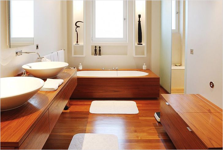 Деревянный пол в ванной