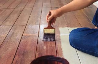 Как покрасить старый деревянный пол: инструкция и советы