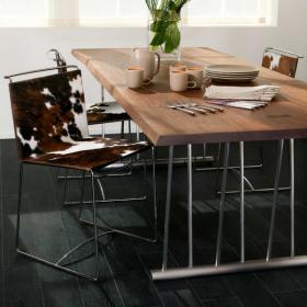 dark-wood-flooring-harmonious-furniture7-1