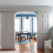 Варианты сочетания цвета двери, плинтуса и пола в дизайне квартиры