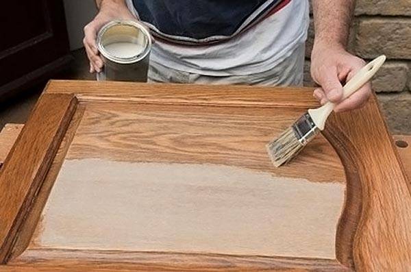 Нанесение материала на деревянную поверхность