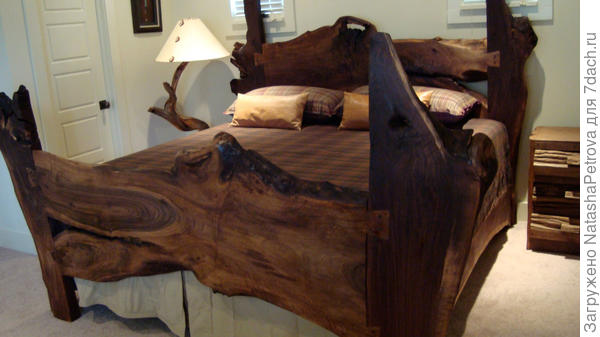 Кровать из слэбов в рустикальном стиле. Фото с сайта http://littlebranchfarm.com/