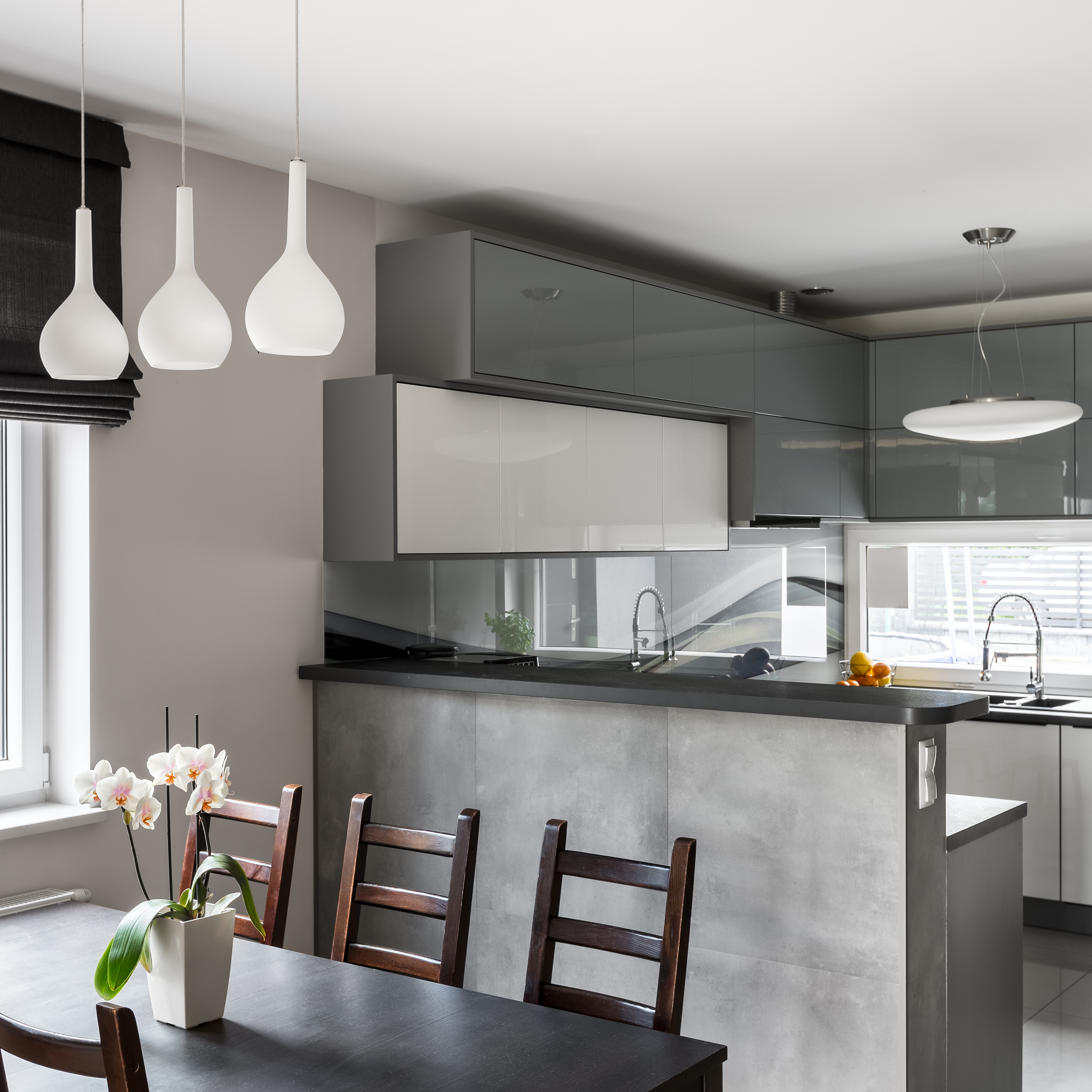 Серый цвет в дизайне кухни