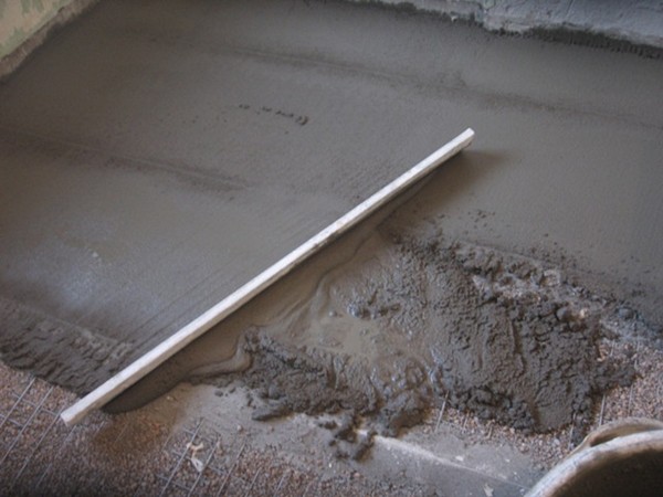 заливка бетонного пола по грунту фото