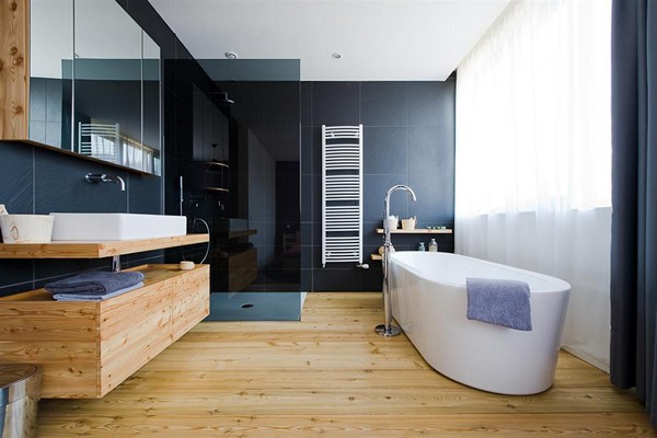 деревянный пол в ванной фото
