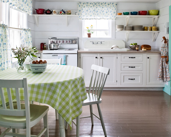 Простота всего дизайна, создает атмосферу уюта и гостеприимства на белой кухне